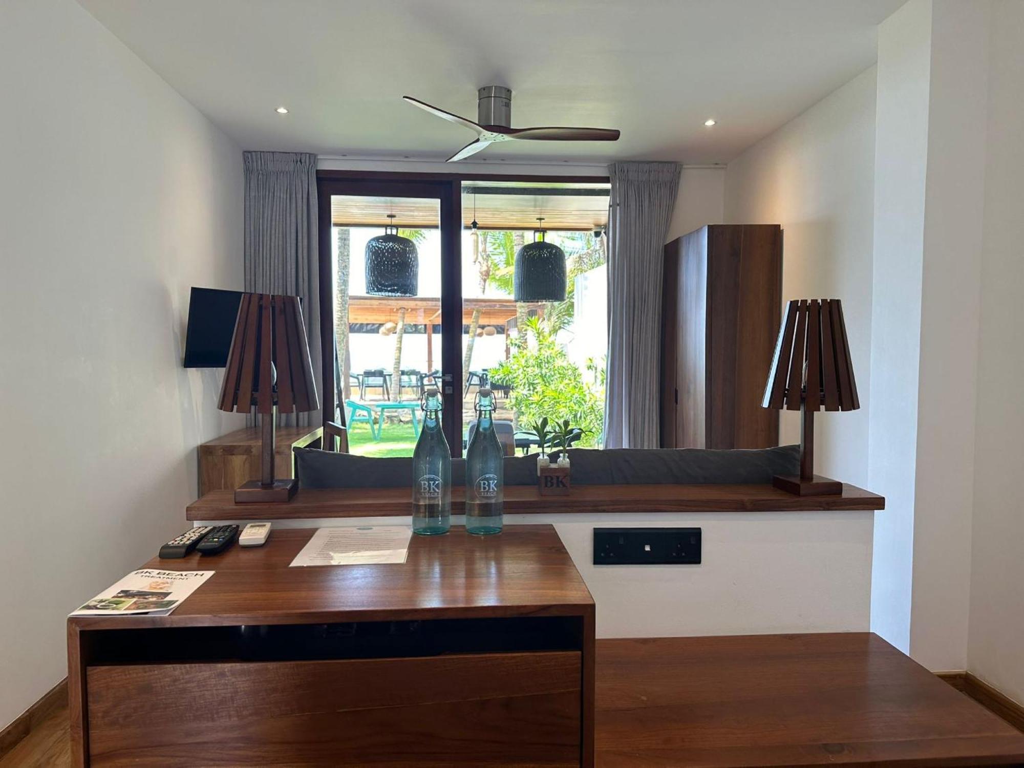 Bk Beach Boutique Hotel - Hikkaduwa Bagian luar foto