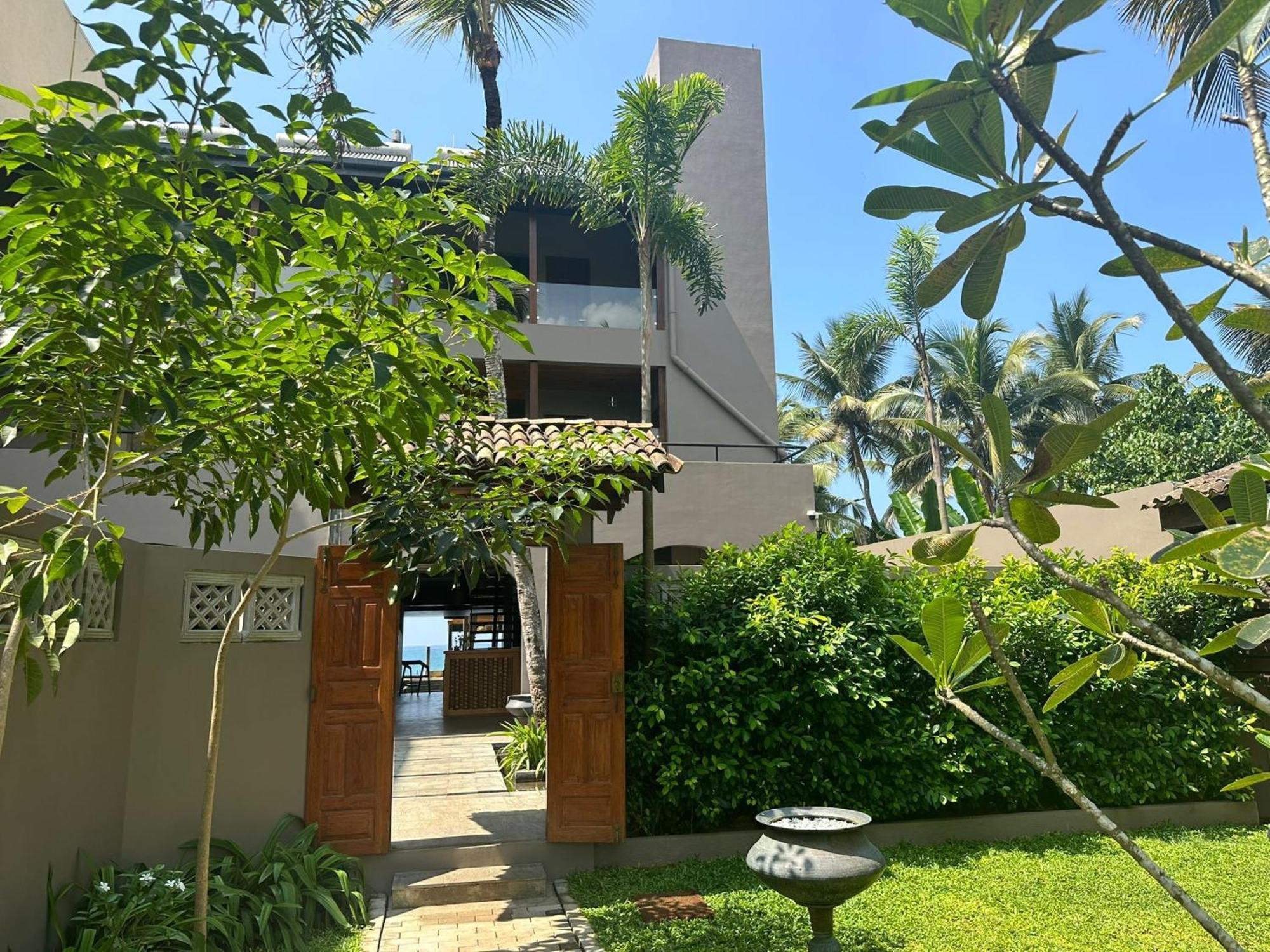 Bk Beach Boutique Hotel - Hikkaduwa Bagian luar foto