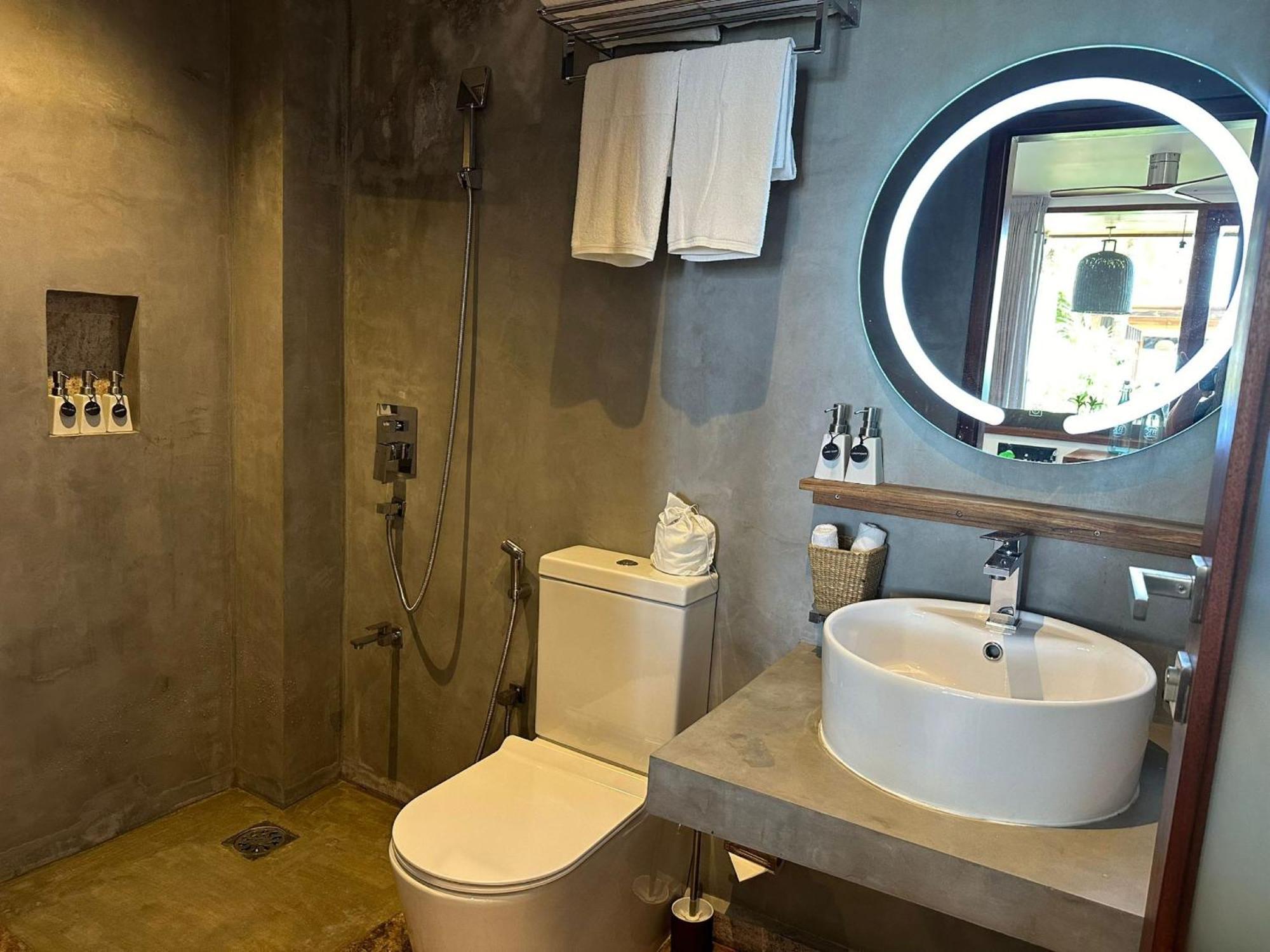 Bk Beach Boutique Hotel - Hikkaduwa Bagian luar foto