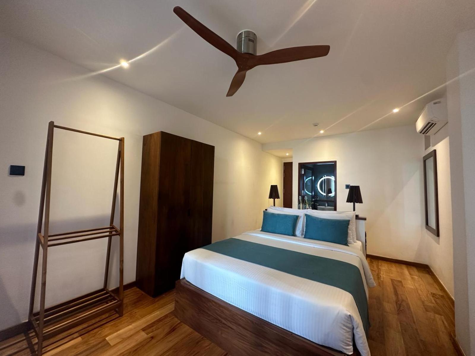 Bk Beach Boutique Hotel - Hikkaduwa Bagian luar foto