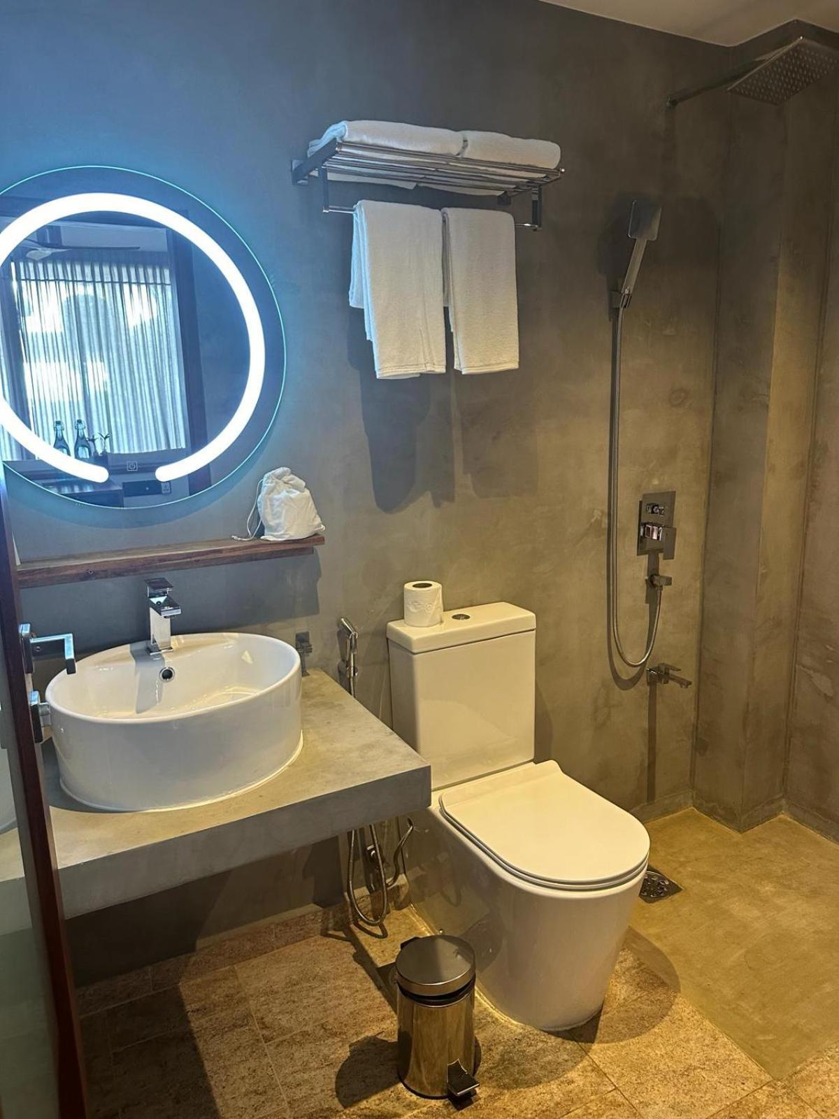 Bk Beach Boutique Hotel - Hikkaduwa Bagian luar foto