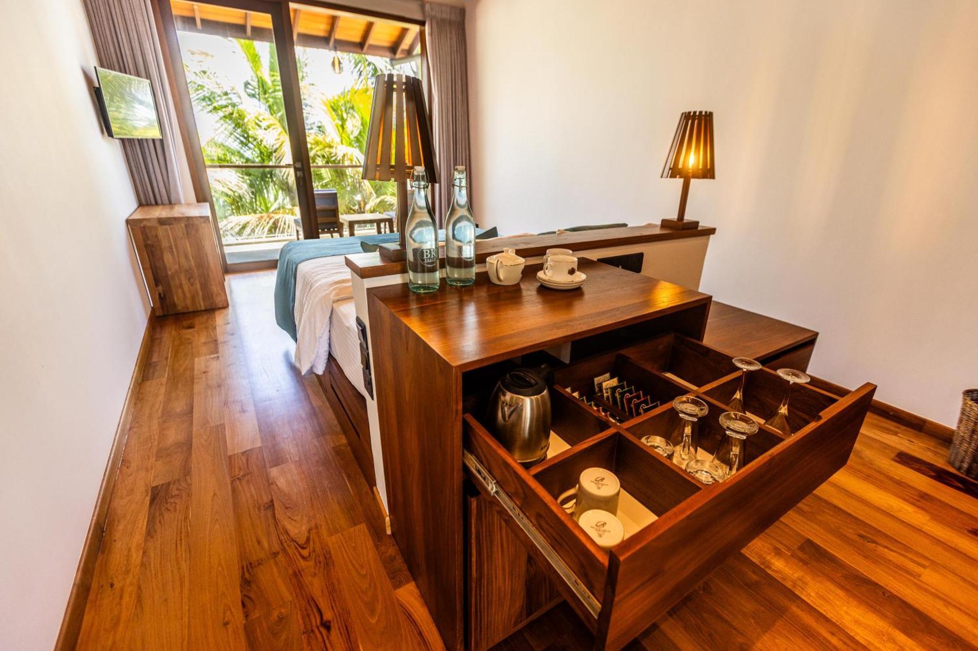 Bk Beach Boutique Hotel - Hikkaduwa Bagian luar foto