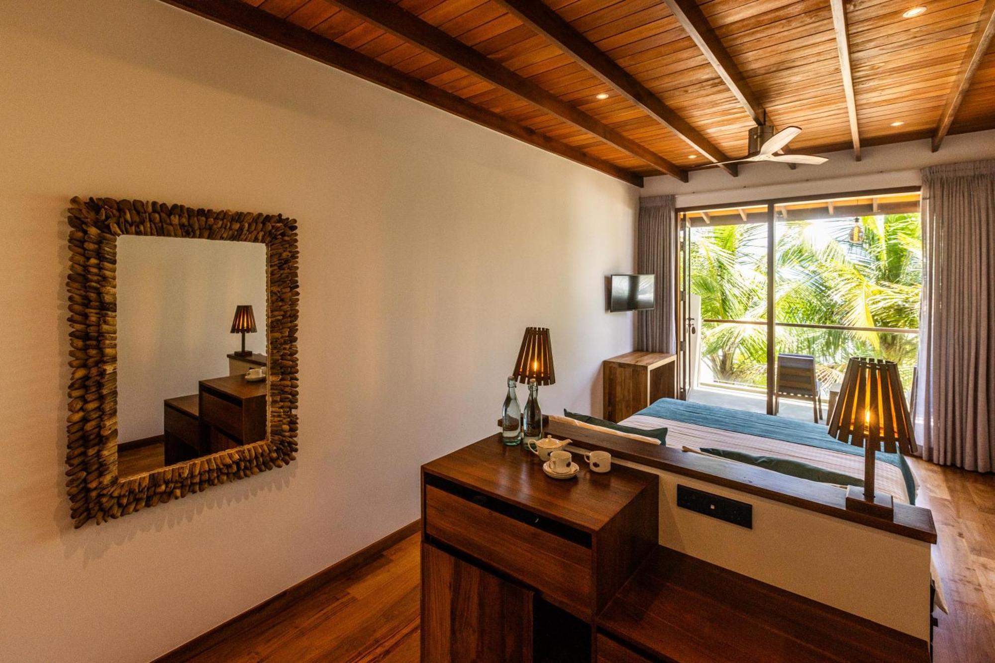 Bk Beach Boutique Hotel - Hikkaduwa Bagian luar foto